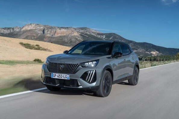 Facelift Peugeot 2008 second generation 2023 Photo 2