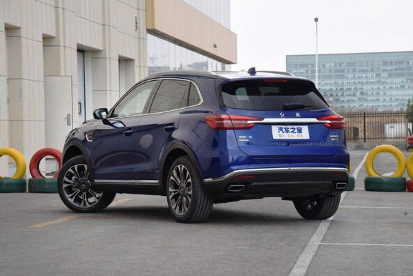 Hongqi HS5: a new look at Chinese premium Photo 4