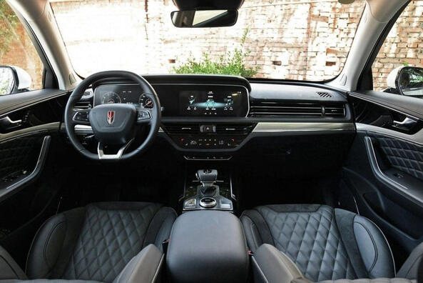 Hongqi HS5: a new look at Chinese premium Photo 5