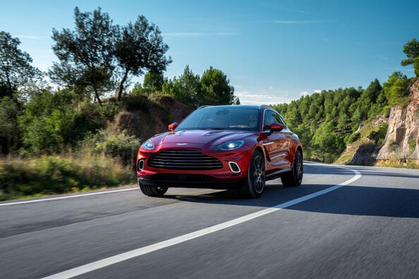 Review of the British sports crossover Aston Martin DBX Photo 1