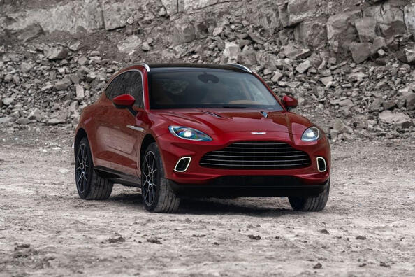Review of the British sports crossover Aston Martin DBX Photo 3