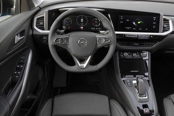 Opel Grandland: review of the updated crossover Photo 5