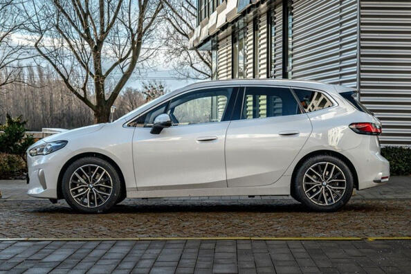 Review of the second generation of the BMW 2 Series Active Tourer compact van Photo 3
