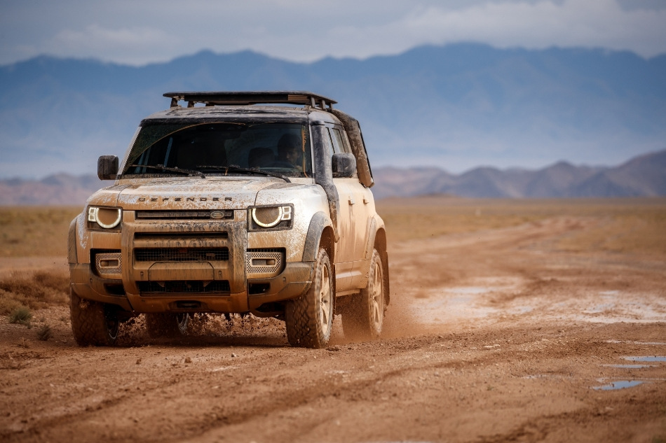 Review of the large powerful SUV Land Rover Defender 110