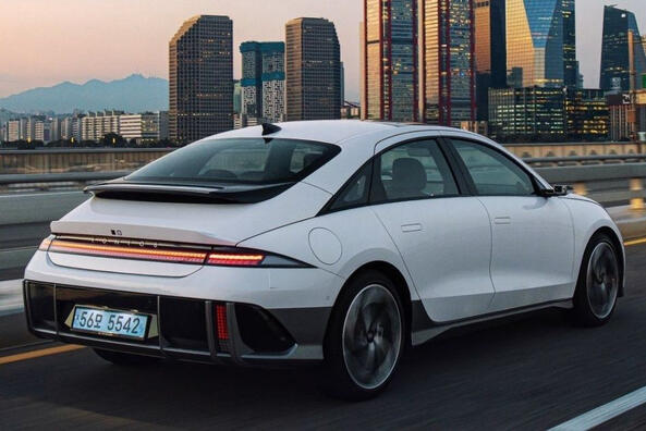 Review of electric sedan Hyundai IONIQ 6 Photo 3