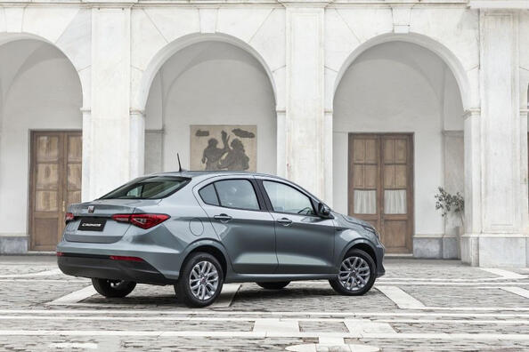 Fiat Cronos sedan review Photo 3