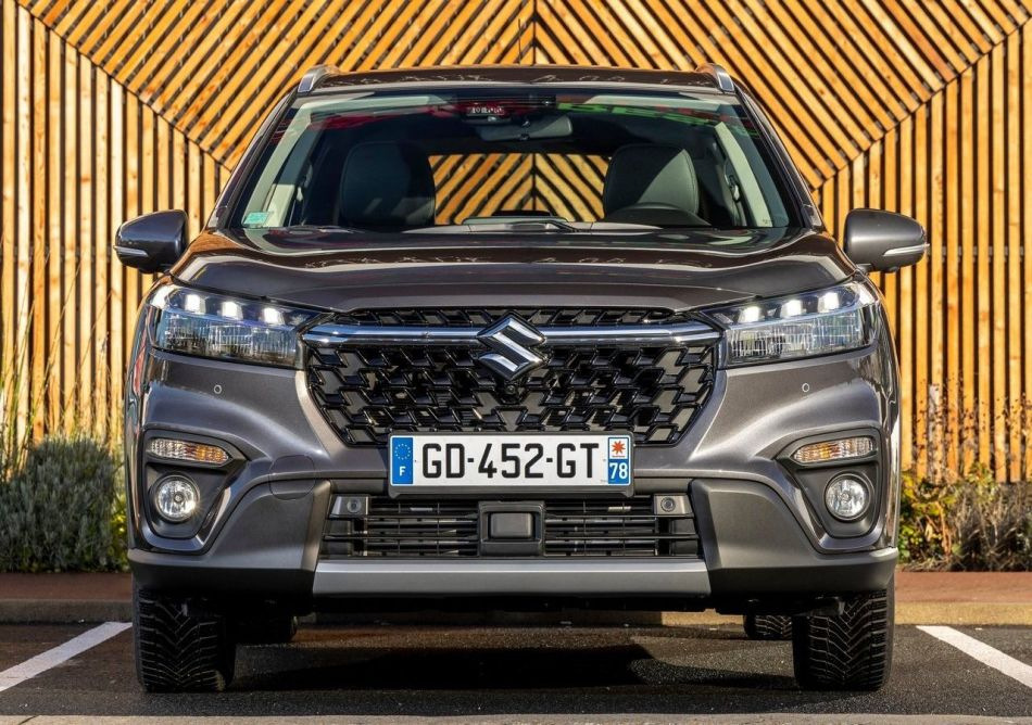 What Suzuki S-Cross offers: an overview of features and equipment