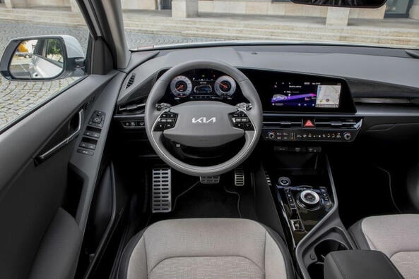 Review of electric compact crossover KIA Niro EV Photo 6
