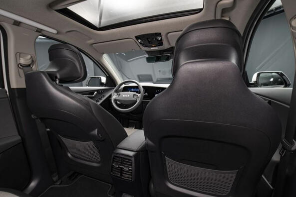 Review of electric compact crossover KIA Niro EV Photo 5