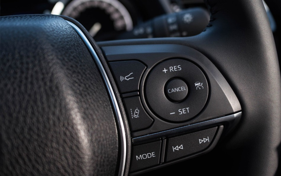 Pros and cons of cruise control in a car