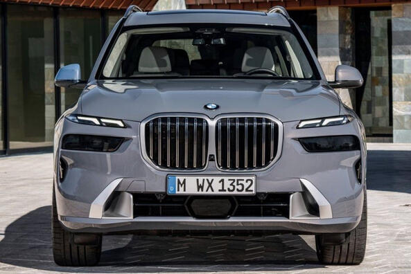 Review of the updated BMW X7 luxury crossover