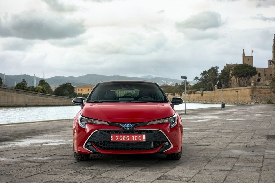 Review of the hatchback Toyota Corolla Hatchback Hybrid