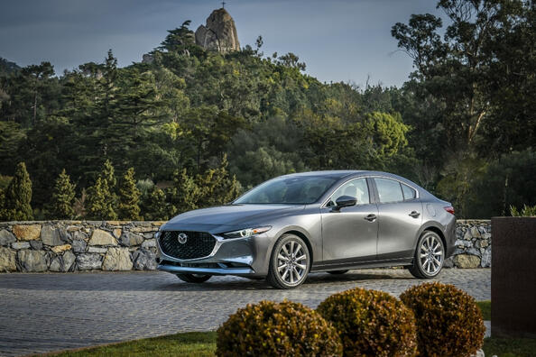 Review Mazda 3 Sedan IV generation Photo 2