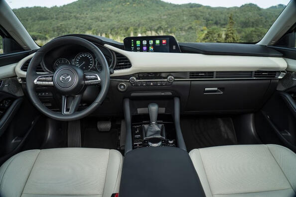 Review Mazda 3 Sedan IV generation Photo 5