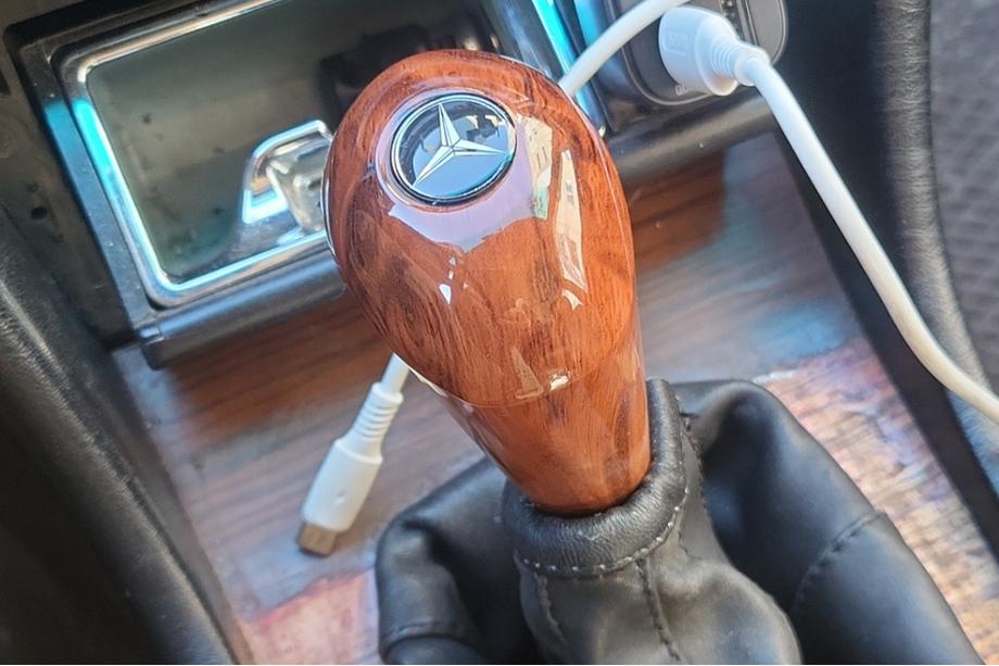 Mercedes E-сlass W124 1984–1997 Gear Shift Knob V4 Image
