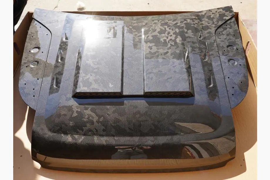 Land Rover Defender 2019- Carbon Hood (Forged Carbon) Image