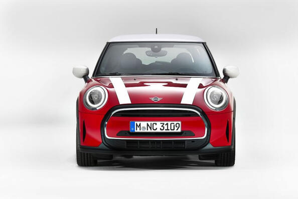 MINI Hatchback 3D review: restyling of the III generation