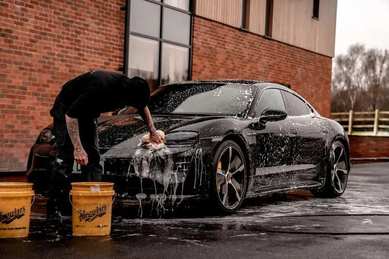 How to wash the car with your own hands so as not to damage the paint coating?