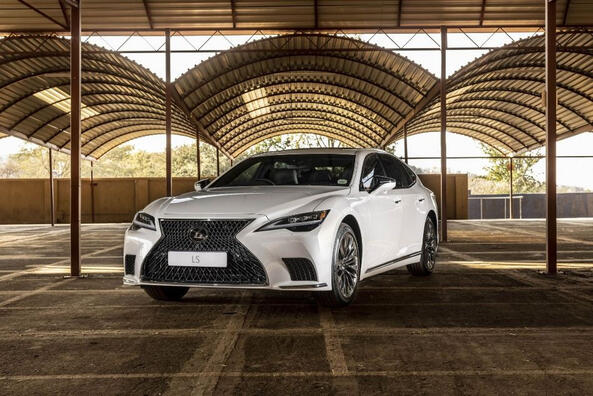 Overview of restyling of the fifth generation Lexus LS Photo 2