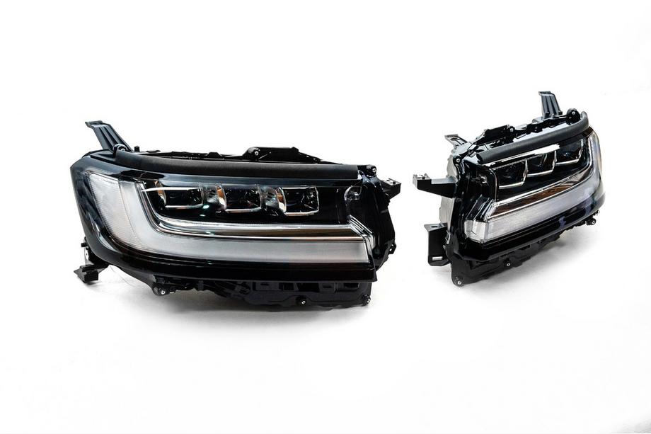 Toyota Land Cruiser 300 2021- Headlights Photo 2