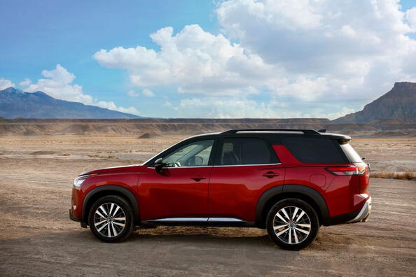 Review of the fifth generation Nissan Pathfinder Photo 2