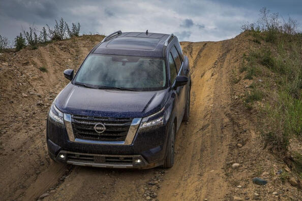 Review of the fifth generation Nissan Pathfinder Photo 4