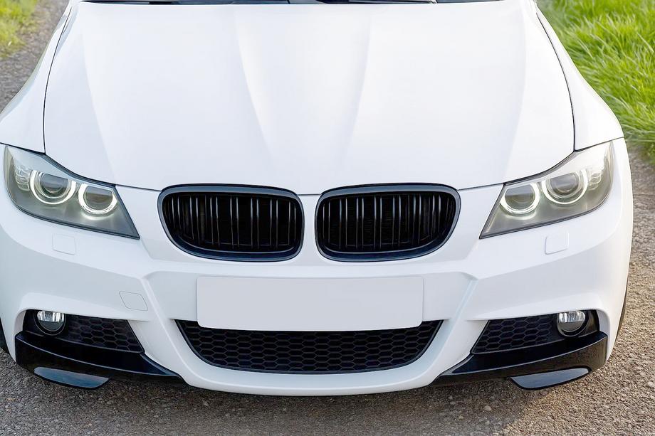 BMW 3 Series E90/E91 2005-2011 M-Look Kidney Grilles (2008-2011, Gloss Black) Photo 1
