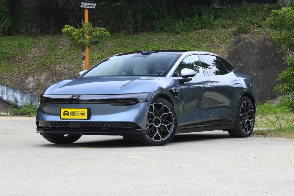 Zeekr 007: electric sedan review