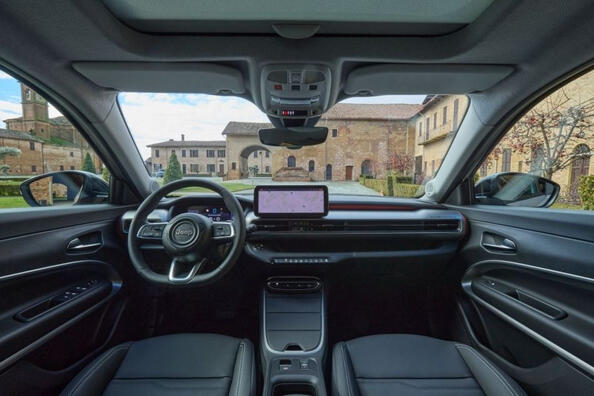 Jeep Avenger review: a compact and stylish city conqueror Photo 5