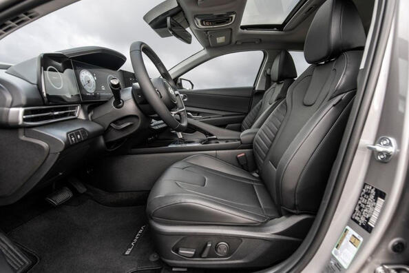 Hyundai Elantra 2023 review: sedan facelift Photo 6