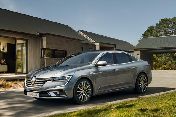 Review of the Renault Talisman sedan: first generation restyling Photo 1