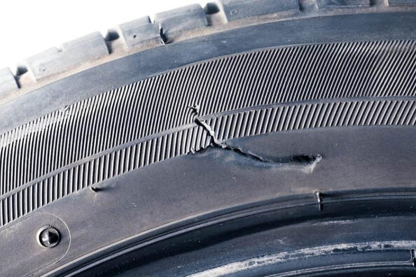 What to do if a car tire has a side cut? Photo 1
