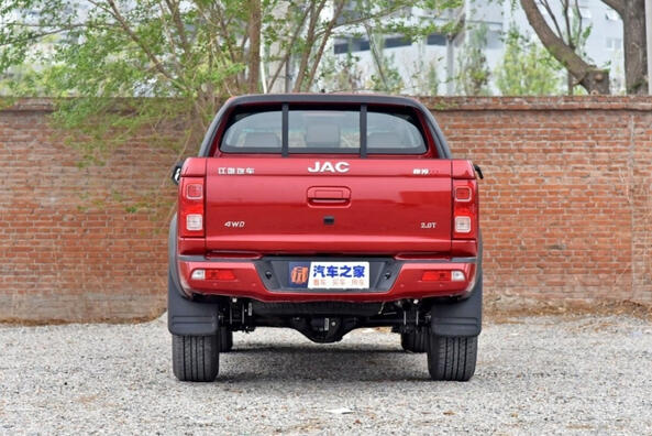 Review of the JAC T8 all-wheel drive pickup truck Photo 3