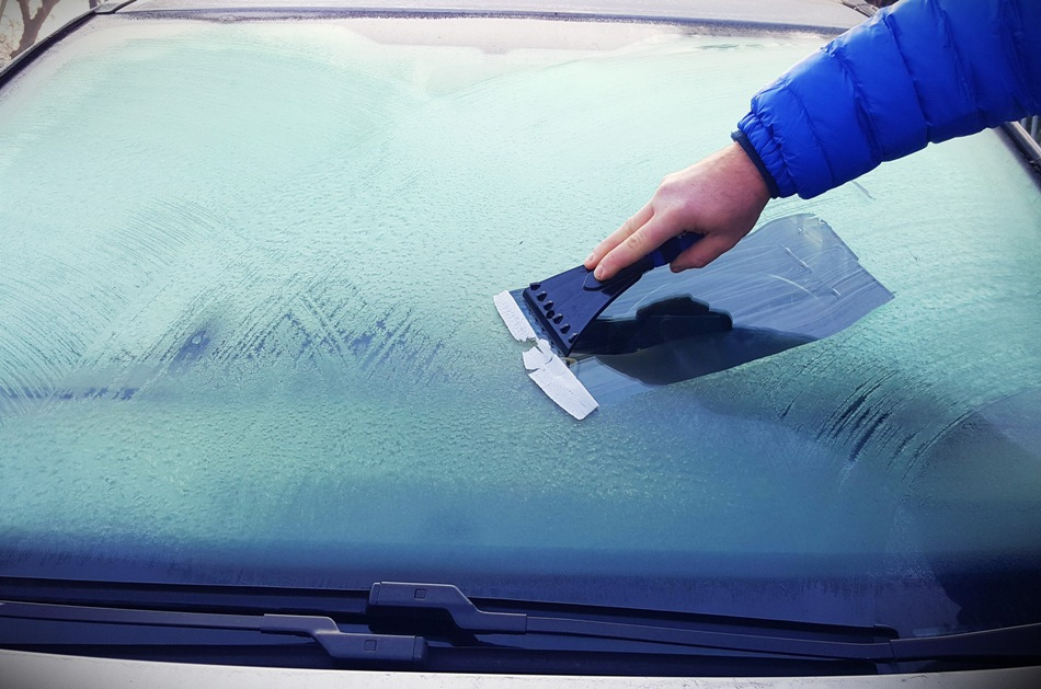 How to clean car windows from ice: effective methods and tips