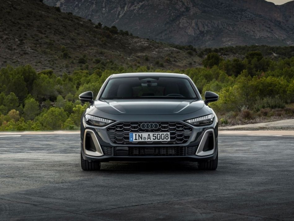Review of the third-generation Audi A5 2024 liftback