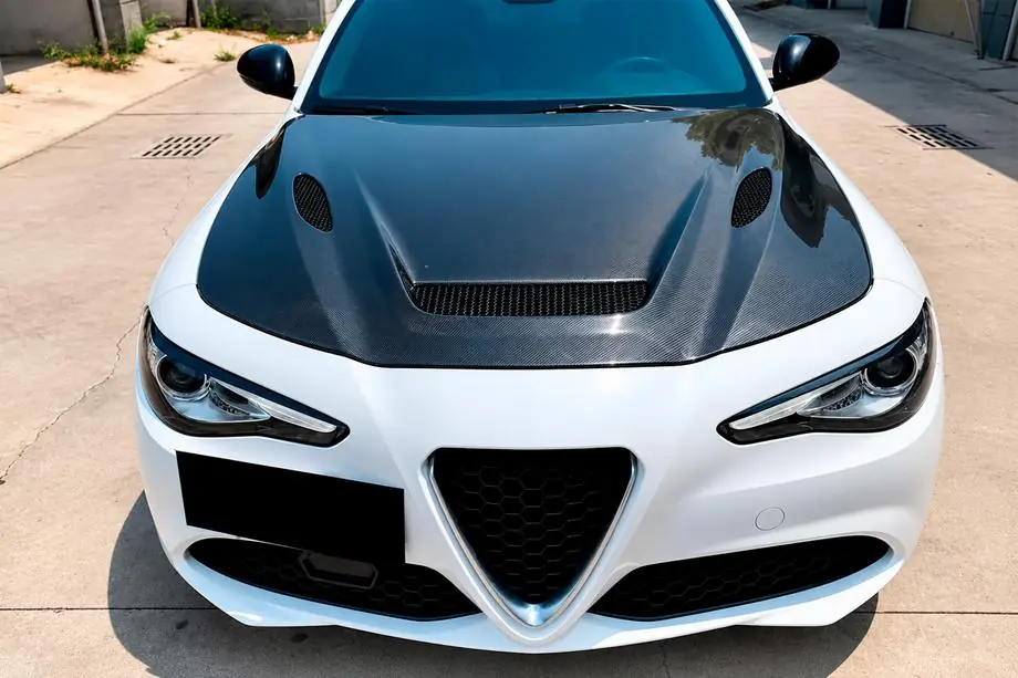 Alfa Romeo Giulia 2016-2022 Hood V1 (Carbon) Photo 2