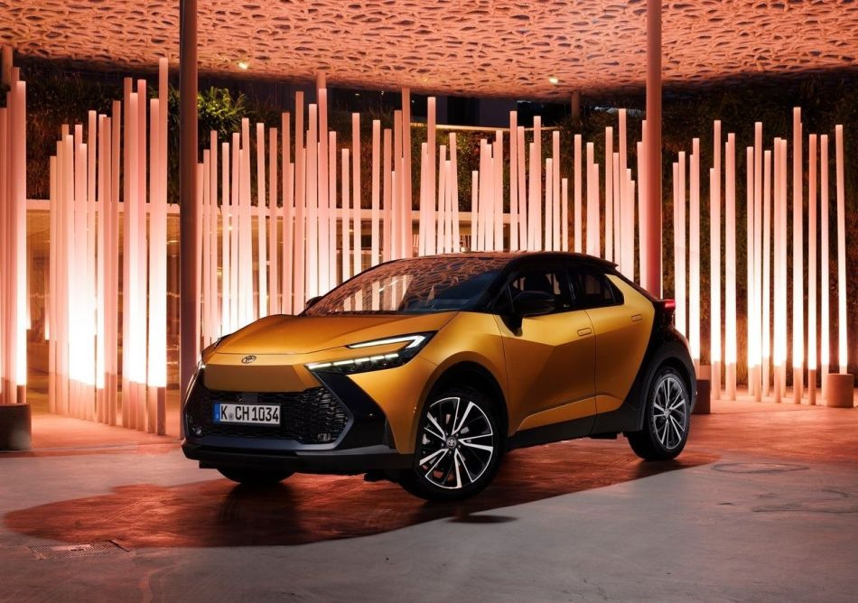 Review of the stylish hybrid crossover Toyota C-HR second incarnation