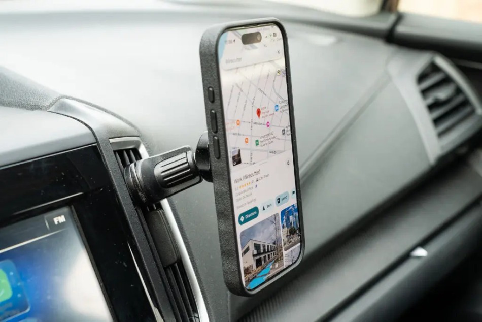 How to choose the perfect smartphone holder in the car?