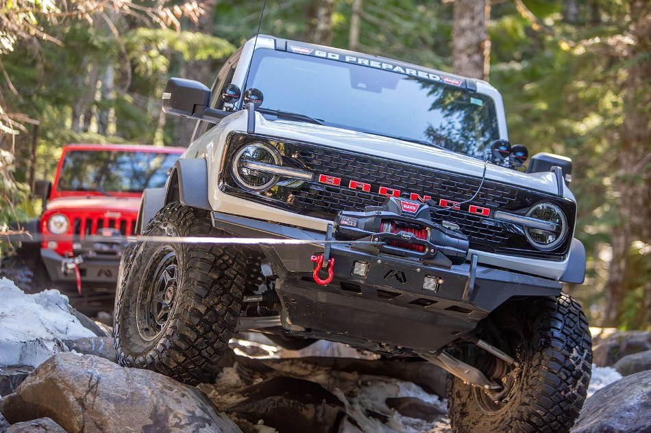 Why does an SUV need a winch: an indispensable assistant in off-road conditions