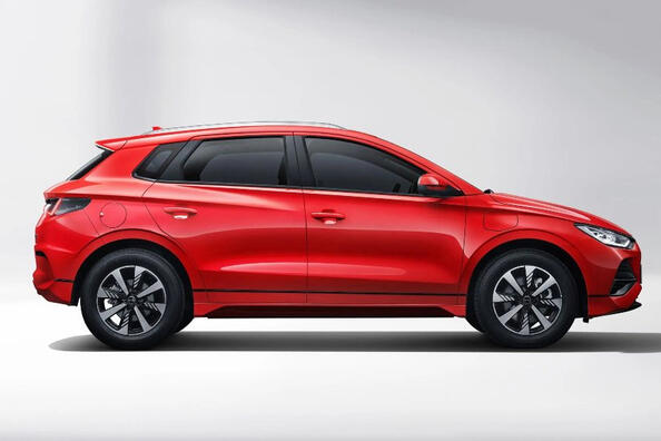 BYD e2 electric hatchback review Photo 3