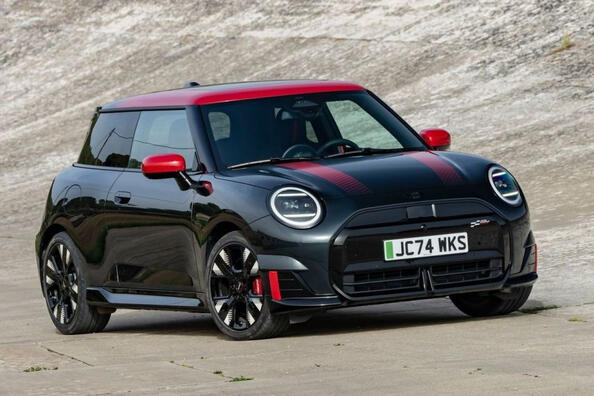 MINI John Cooper Works Electric hatchback review Photo 4