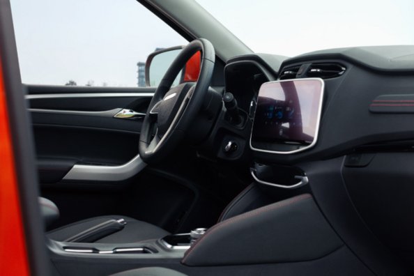 Maxus T90 EV review: an electric pickup truck for work Photo 6