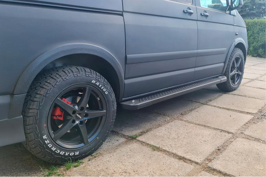 Volkswagen T5 Multivan 2003–2010 Side Steps X5-Type black (2 pcs, aluminum) Image