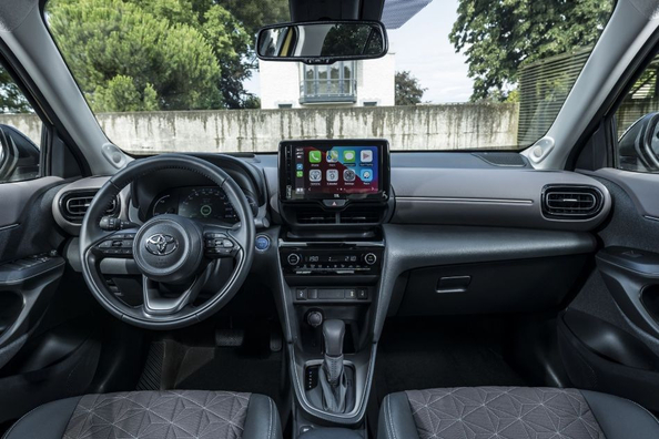 Toyota Yaris Cross (XP210): Review of the compact crossover Photo 5