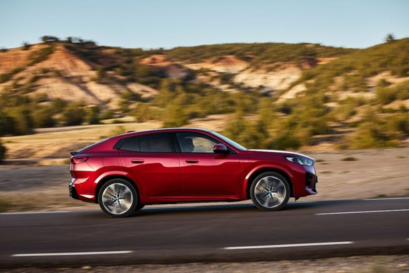 BMW iX2 (U10) Review: A New Generation Electric Crossover Photo 3
