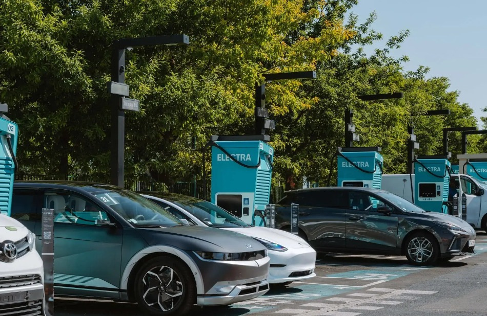 Should I buy an electric car for long trips? We evaluate the possibilities