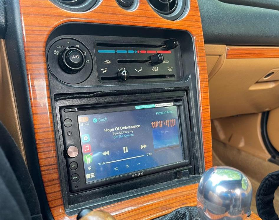 Should I change the original car radio? Pros and cons of upgrading