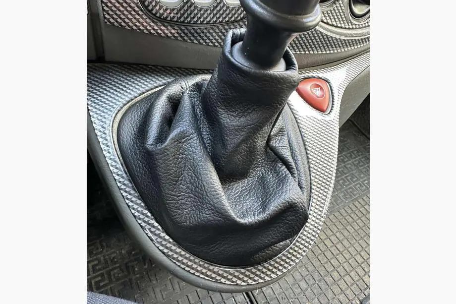 Renault Trafic 2001–2015 Leather Gear Shift Boot Image