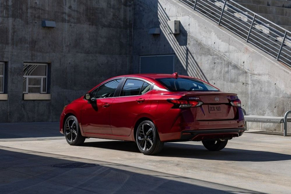 Nissan Versa: Updated budget sedan Photo 2