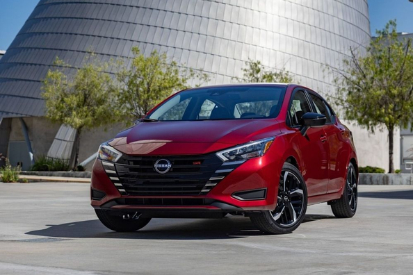 Nissan Versa: Updated budget sedan Photo 4